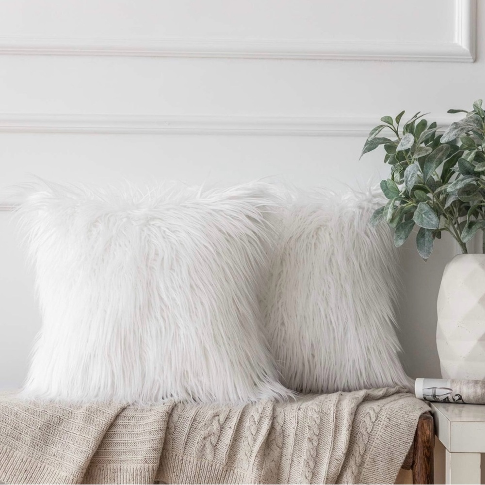 ASHLER HOME DECOR~WHITE FAUX FUR PILLOW COVER SET